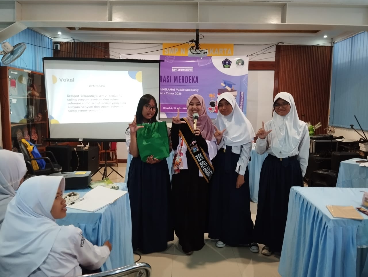 KELANA : Kelas Literasi Dan Narasi Di SMP Negeri 272 Jakarta Bersama Duta Baca Jakarta Timur